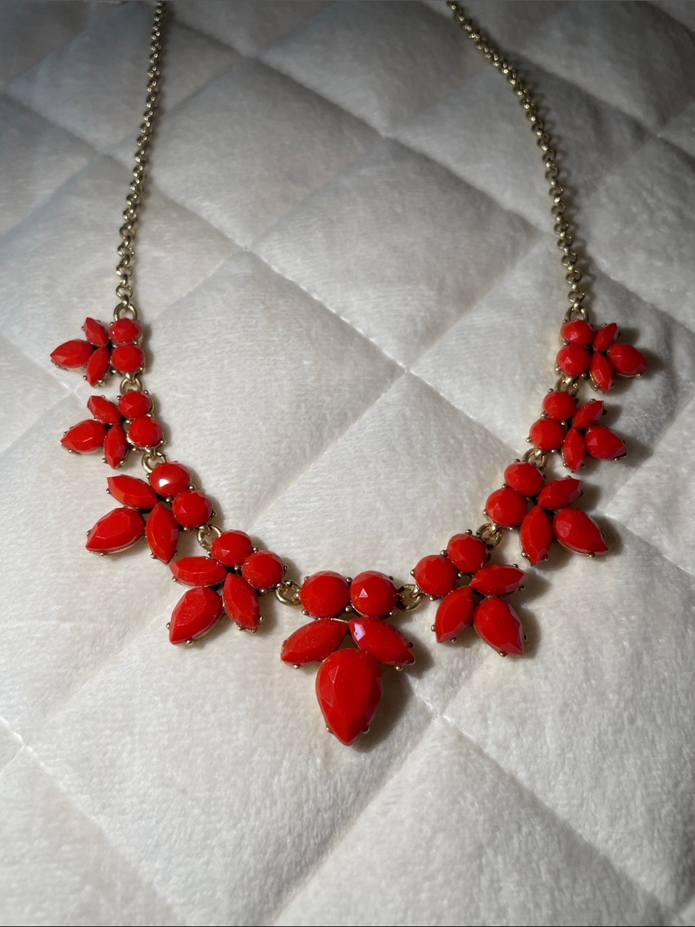 NWT J. Crew Red Floral Cluster Necklace - Picture 3 of 7